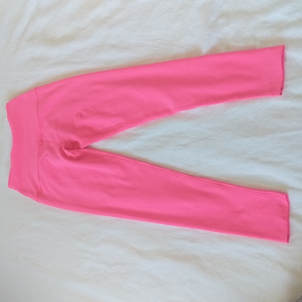 Shocking pink Beyond Yoga leggings xs